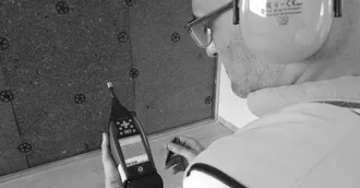 Aislamiento en condiciones de laboratorio a ruido aéreo