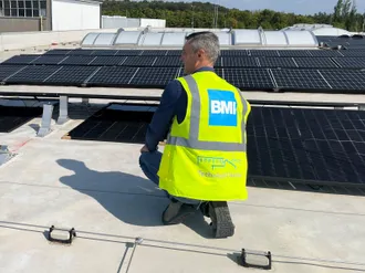 Transforma tu cubierta plana en una fuente de energía