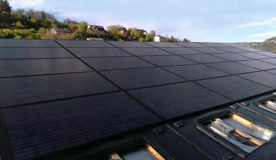 Sistema Tectum® Solar - Sistema integrado: Tectum solar con Indax Adapt